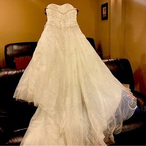 Beautiful off white, strapless lace and bead detailed wedding gown size 14